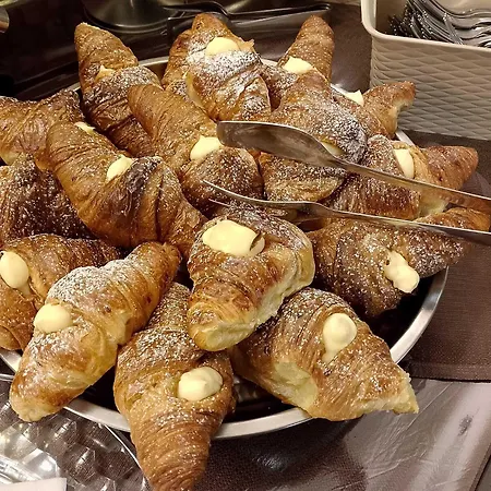 Euro فندق إيمولا